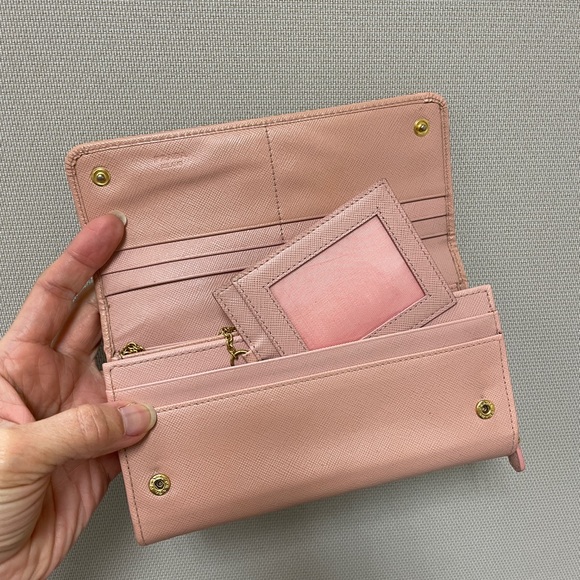 Authentic Prada Saffiano wallet - Picture 3 of 10